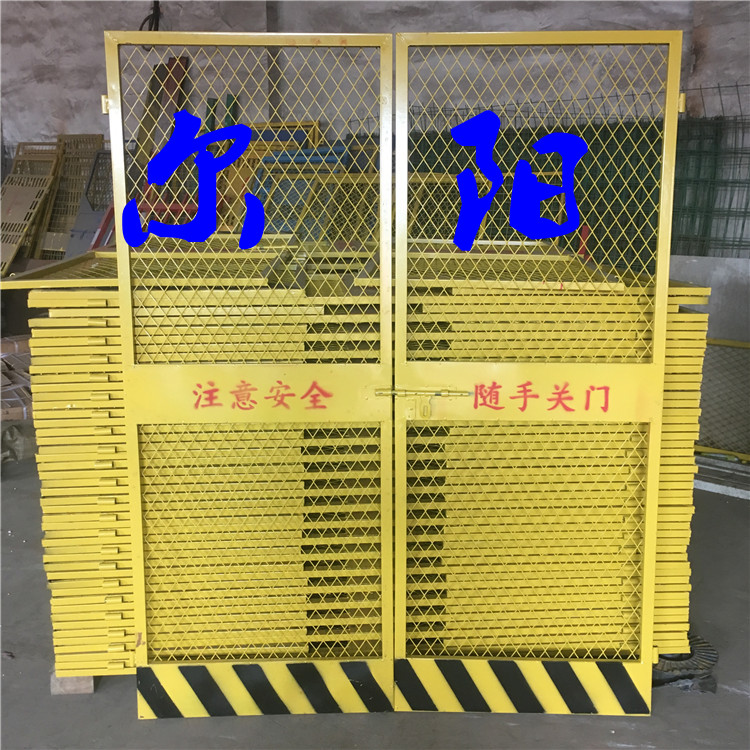 施工電梯防護門報價